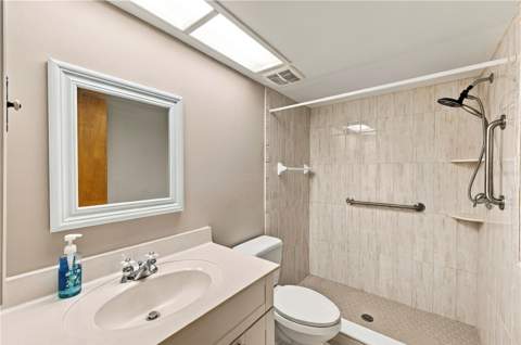 2502 Royal Pines Circle #5B, Clearwater FL - photo 10 of 19