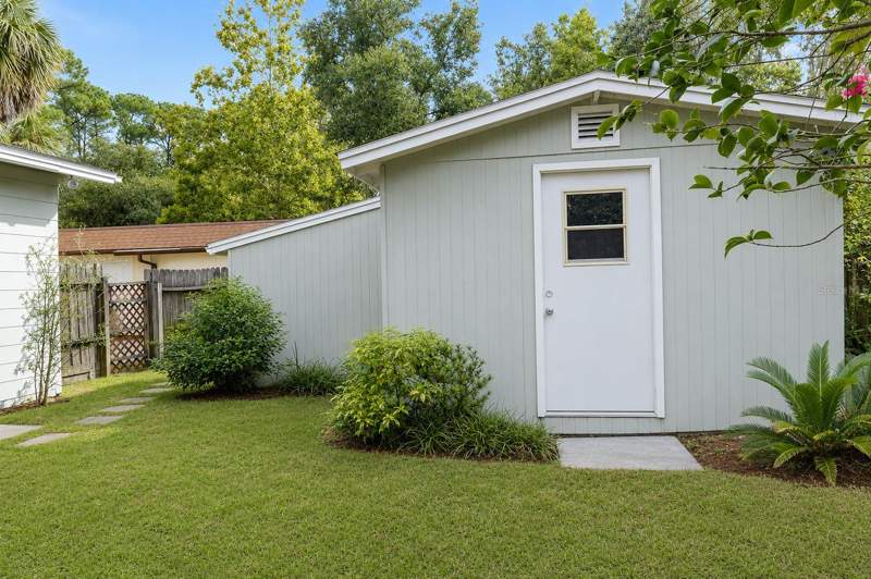 3 bedroom Single Family Residence at 703 NE 6th Place, Fair Oaks Sub, Gainesville — photo 2