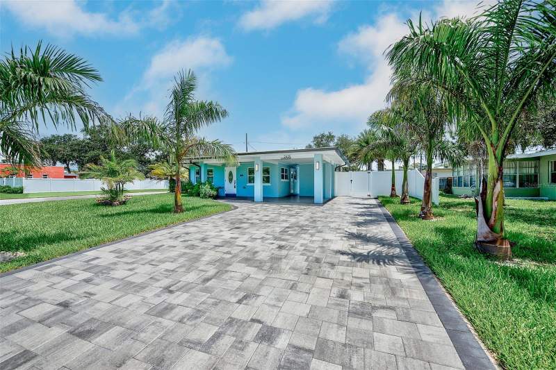 2 bedroom Single Family Residence at 2425 Baywood Drive, Baywood Shores, Dunedin — photo 2