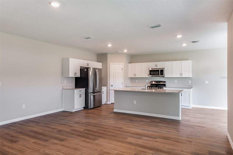 5 bedroom Single Family Residence at 33601 Noble Creek Place, Pasadena Woods, Dade City — photo 4
