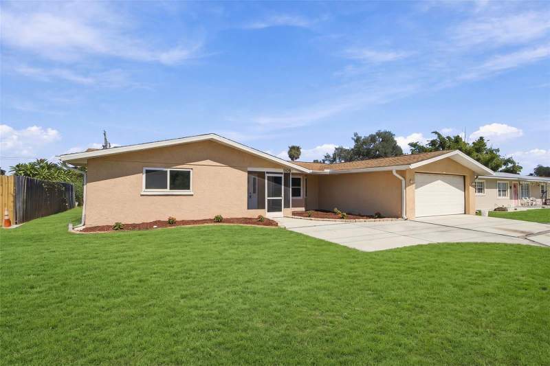 4 bedroom Single Family Residence at 1105 Gulf Coast Boulevard, East Venice, Venice — photo 3