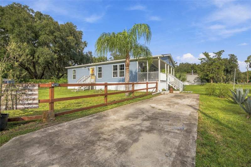 2 bedroom Manufactured Home at 18085 Nicholas Avenue, Garden Grove, Brooksville — photo 3