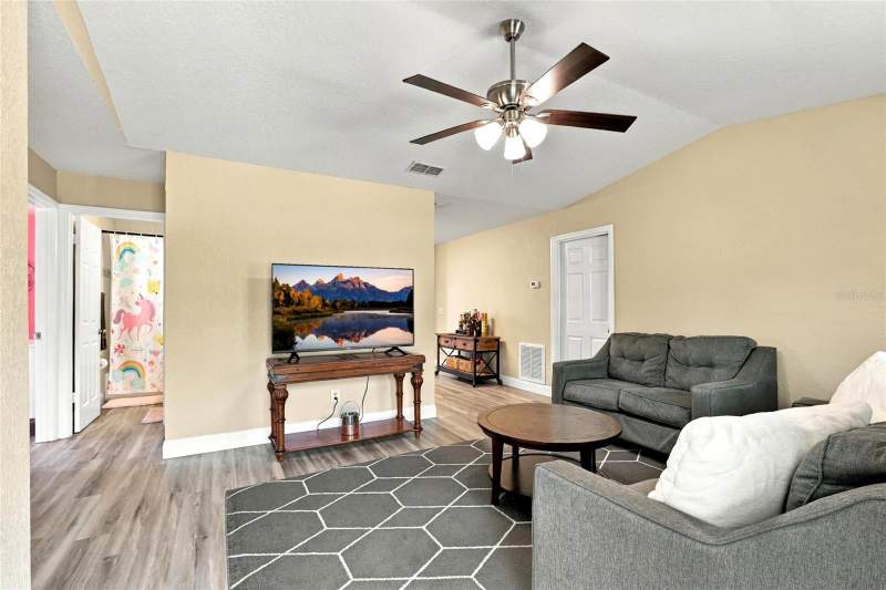 3 bedroom Single Family Residence at 13247 SW 3rd Court, Turning Pointe Estate, Ocala — photo 2