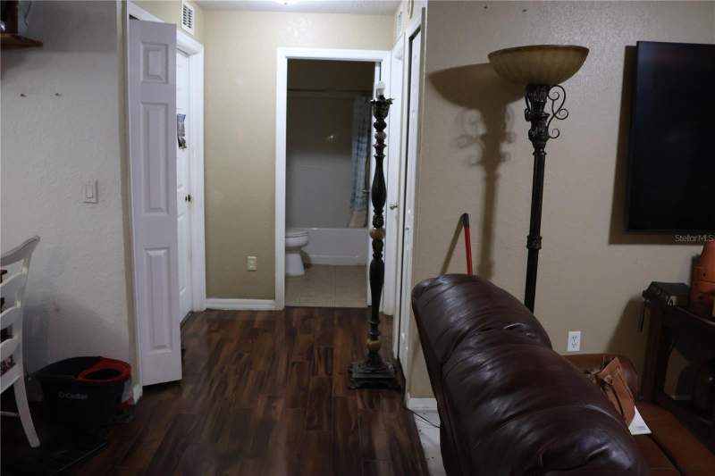 3 bedroom Single Family Residence at 1102 Redbird Street, Leisure Lakes Sec 06, Lake Placid — photo 4