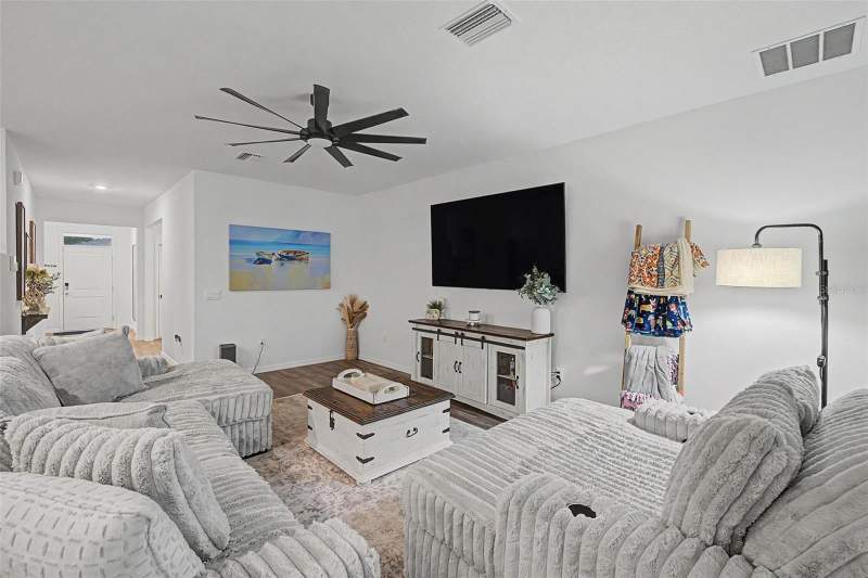 4 bedroom Single Family Residence at 7815 Wheat Stone Drive, Zephyr Lakes Subdivision, Zephyrhills — photo 5