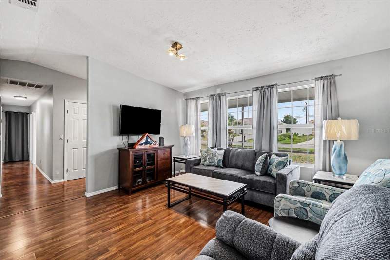 3 bedroom Single Family Residence at 316 SW 19th Terrace, Cape Coral, Cape Coral — photo 4
