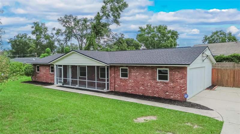 3 bedroom Single Family Residence at 1905 Bryan Road, Unplatted, Brandon — photo 1