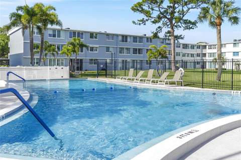 4715 Bay Street #320, St Petersburg FL - photo 7 of 33