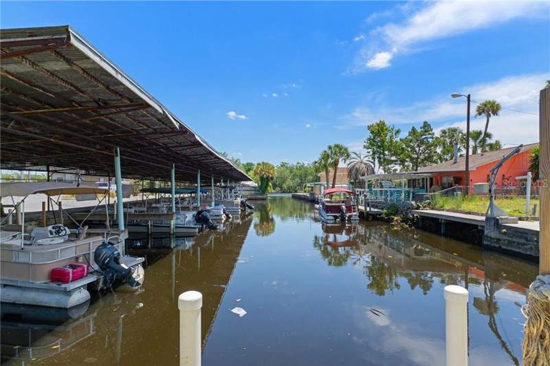 2 bedroom home at 10256 W Halls River Road, Homosassa, Homosassa — photo 4