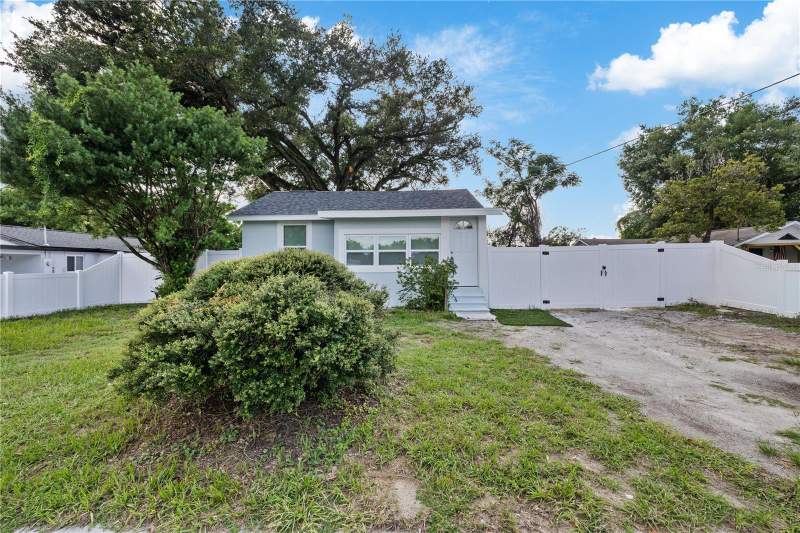 3 bedroom Single Family Residence at 8714 N Blvd, 3E9 | El Portal, Tampa — photo 4