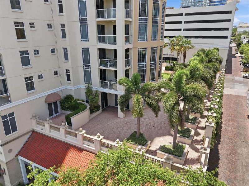 3 bedroom Condominium at 100 Beach Drive #301, Florencia Condo, St Petersburg — photo 2