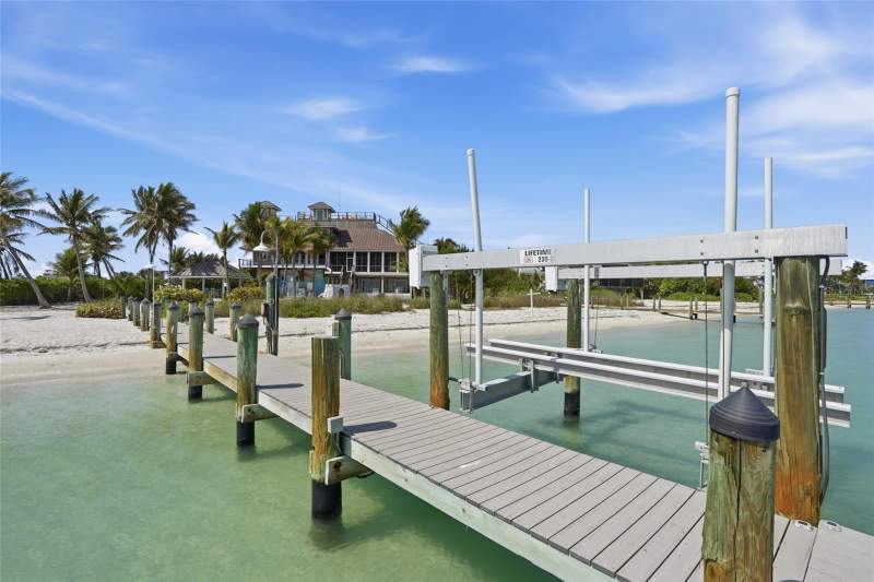 4 bedroom Single Family Residence at 211 Kingfisher Drive, Punta Robalo, Captiva — photo 3