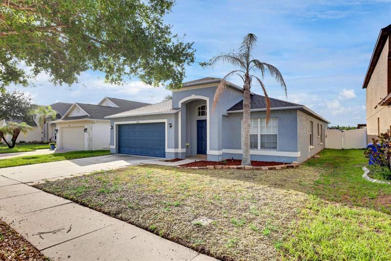 4 bedroom Single Family Residence at 8105 Tar Hollow Drive, Carriage Pointe Ph 1, Gibsonton — photo 2