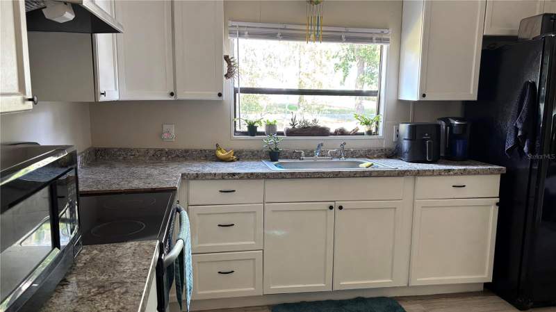 3 bedroom Manufactured Home at 14902 NE 142nd Street, Brannings 2nd Add To Waldo, Waldo — photo 3