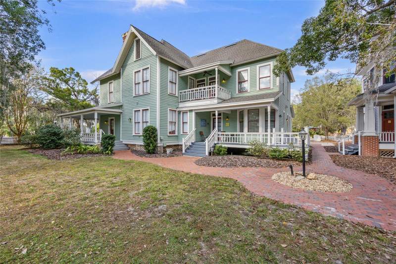 12 bedroom Single Family Residence at 205 SE 7th Street, Gainesville, Gainesville — photo 2