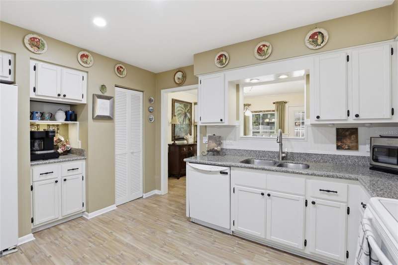 3 bedroom Single Family Residence at 710 SW 77th Terrace, Westchester Manor, Gainesville — photo 4