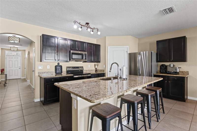4 bedroom Single Family Residence at 35823 Jenny Lynne Circle, Zephyr Ridge, Zephyrhills — photo 4