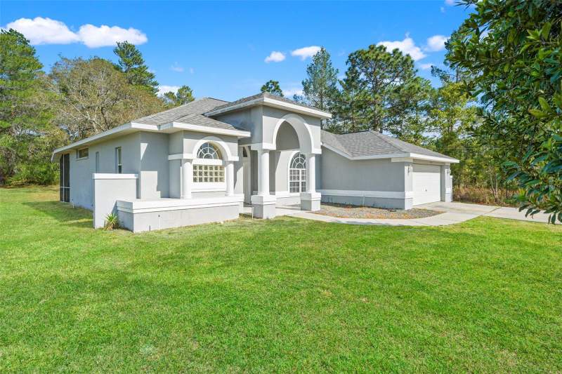 3 bedroom Single Family Residence at 11128 Lomita Wren Road, Royal Highlands, Weeki Wachee — photo 2