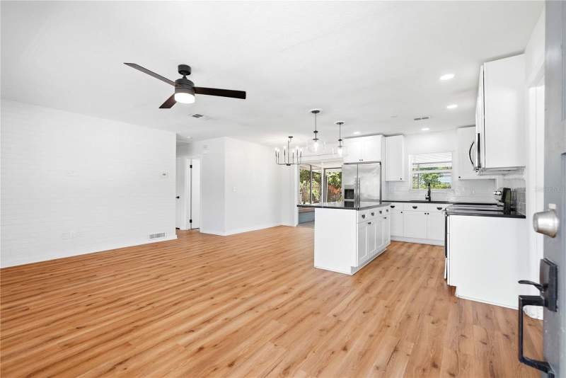 3 bedroom Single Family Residence at 5586 30th Avenue, Westgate Heights North, St Petersburg — photo 4