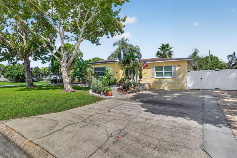 3 bedroom Single Family Residence at 3793 Benson Avenue, Sirmons Estates, St Petersburg — photo 2