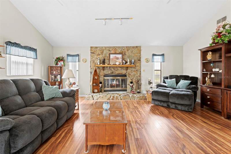 2 bedroom Single Family Residence at 13378 Drayton Drive, Spring Hill, Spring Hill — photo 5