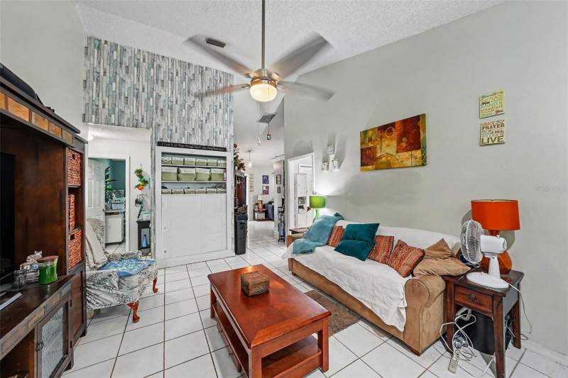 3 bedroom Single Family Residence at 2250 Springwood Cir W, Spring Lake Of Clearwater, Clearwater — photo 4