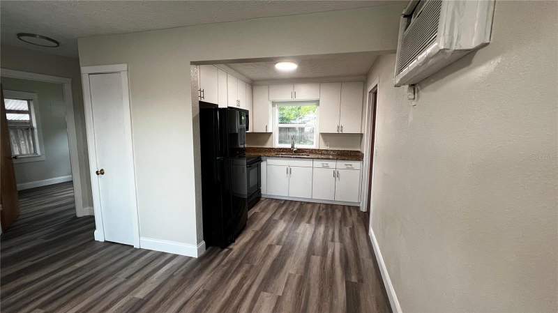 2 bedroom Single Family Residence at 1658 Hempel Avenue, Park Ridge, Gotha — photo 5