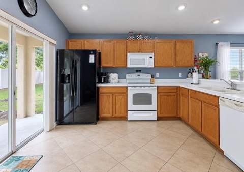 7746 Carriage Pointe Drive, Gibsonton FL - photo 17 of 24