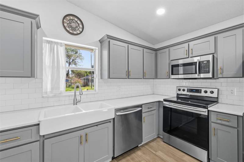 3 bedroom Single Family Residence at 213 E Cluster Avenue, Vine Park, Tampa — photo 3