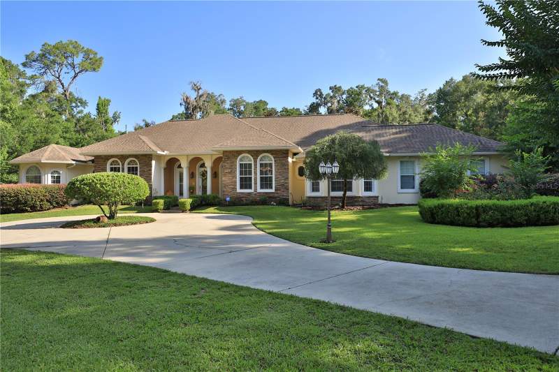 4 bedroom Single Family Residence at 1351 SE 91st Place, Turning Hawk Ranch Un 02, Ocala — photo 2