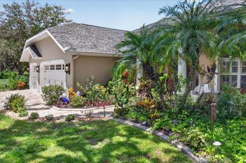 8735 Crescent Forest Boulevard, New Port Richey FL - photo 6 of 61