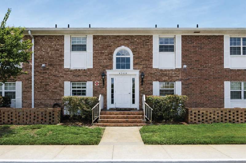 4300 LAKE UNDERHILL ROAD #23B2 home for sale in Plantation Apartments