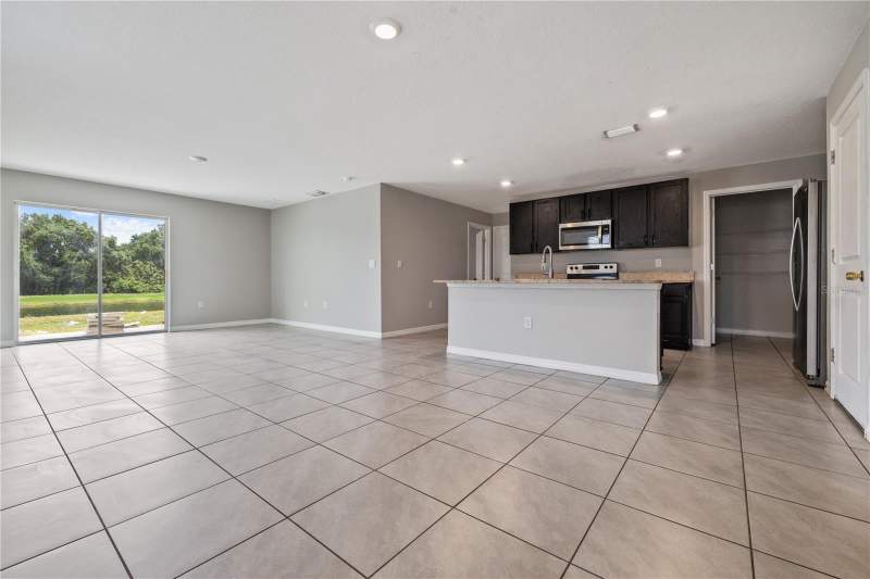 5 bedroom Single Family Residence at 11722 White Willow Lane, Ridgewood, Riverview — photo 5
