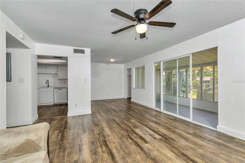 2 bedroom Condominium at 637 Silver Pass #B, Fairways/Silver Spgs Shores Co, Ocala — photo 2