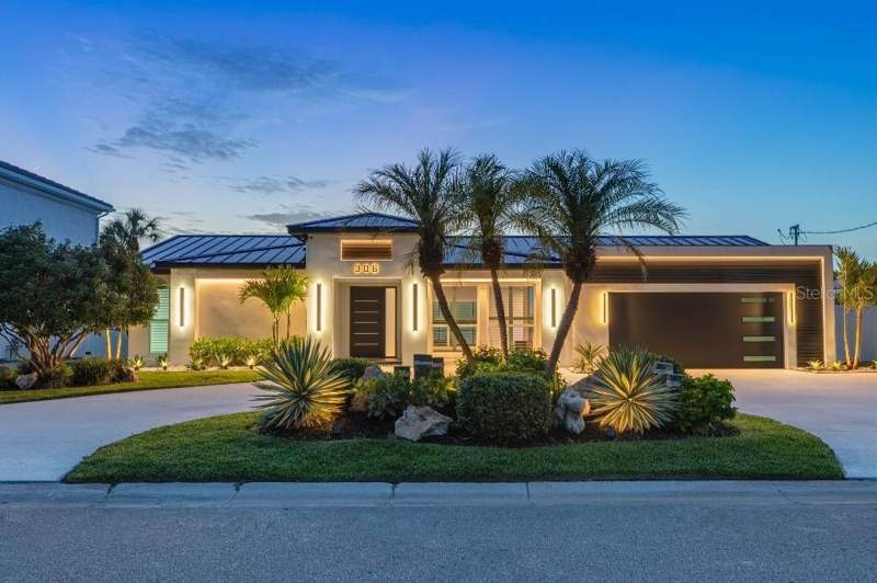 306 BUTTONWOOD LANE home for sale in Harbor Bluffs