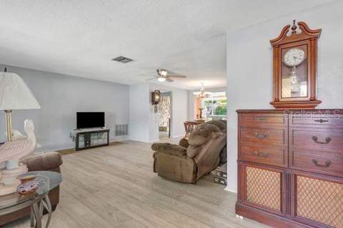 10825 Bridleton Road, Port Richey FL - photo 8 of 42