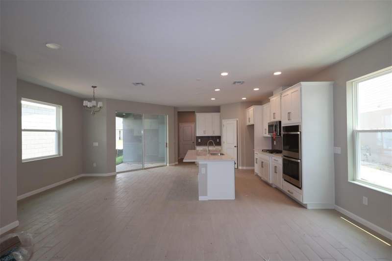 4 bedroom Single Family Residence at 1359 Lumpini Street, Center Lake On The Park, St Cloud — photo 4