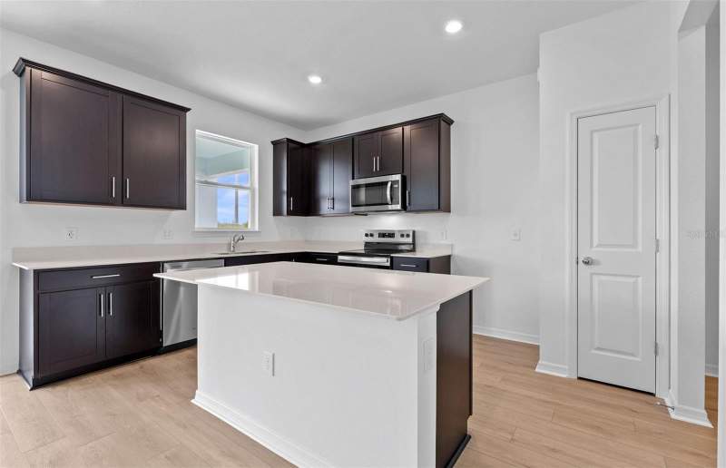 5 bedroom Single Family Residence at 1277 Lakeridge Way, Silverlake Phase 2, Lake Alfred — photo 3