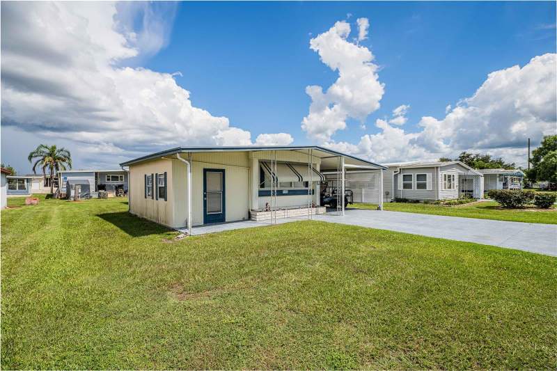 2 bedroom Manufactured Home at 5302 Powhattan Street, Lake Betmar Estates, Zephyrhills — photo 2