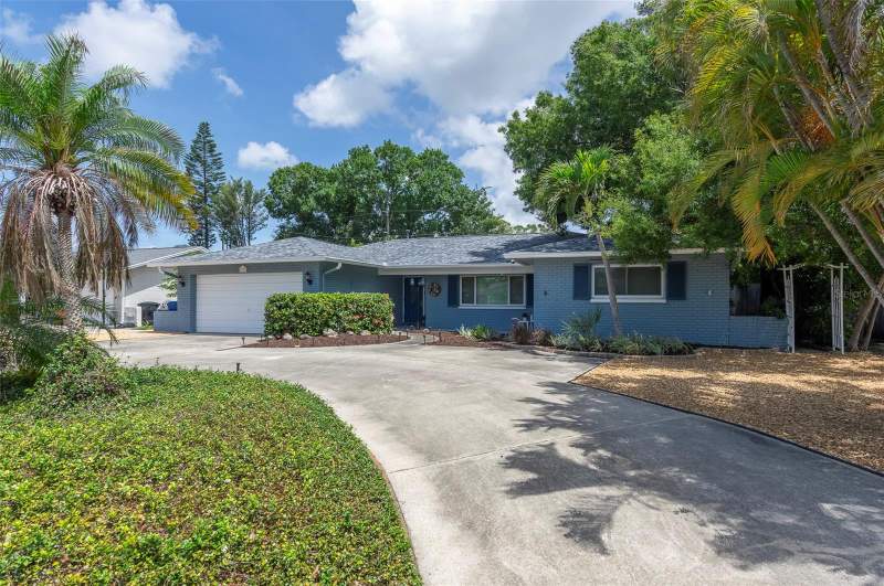 Crossroads Estates