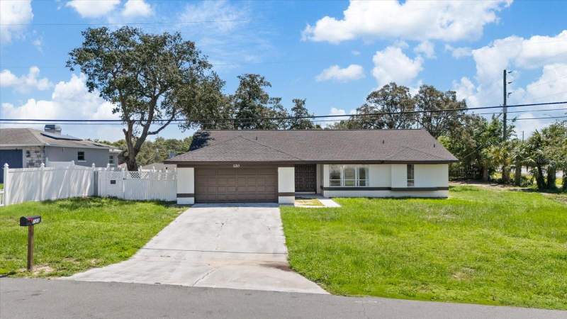 3 bedroom Single Family Residence at 120 Fountain Court, Spring Hill, Spring Hill — photo 2