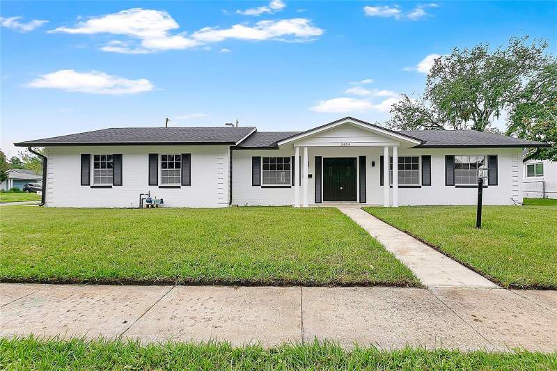 4 bedroom Single Family Residence at 2494 Castlewood Road, English Woods, Maitland — photo 1