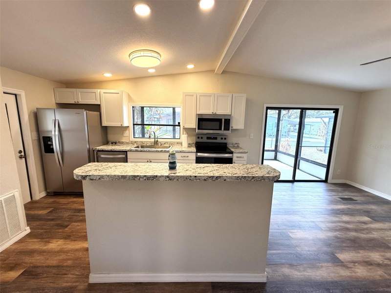 2 bedroom Manufactured Home at 2055 S Floral Avenue #214, Floral Lakes, Bartow — photo 2