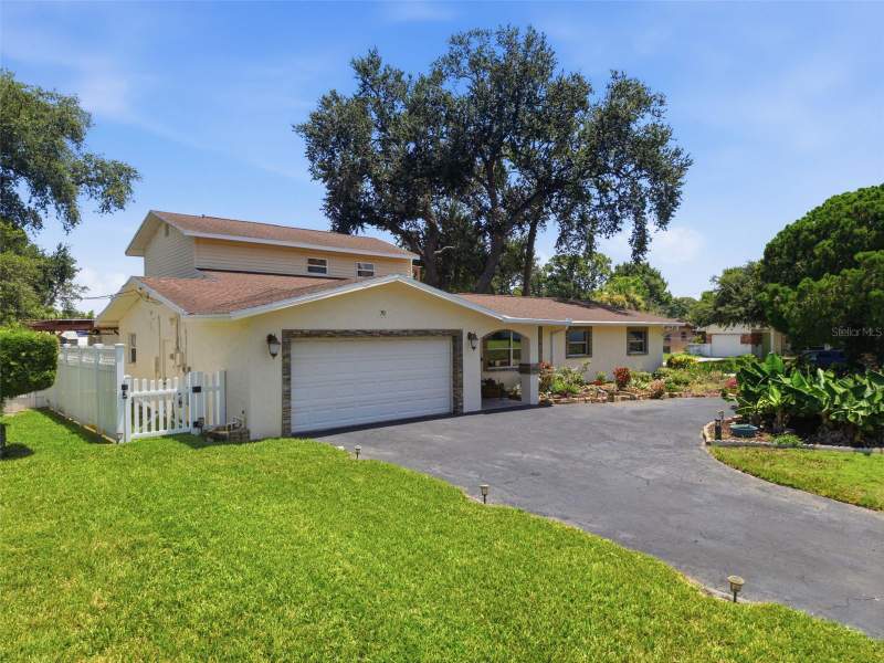 4 bedroom Single Family Residence at 701 58th Avenue, Barrys Hillside Homes, St Petersburg — photo 3