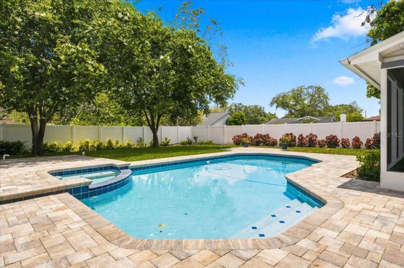 4 bedroom Single Family Residence at 13101 Burnes Lake Drive, Burnes Lake Estates Unit 1, Tampa — photo 5