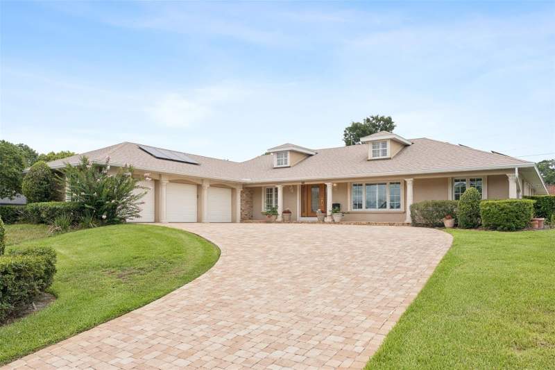 220 ROLLINGWOOD TRAIL home for sale in Spring Lake Hills