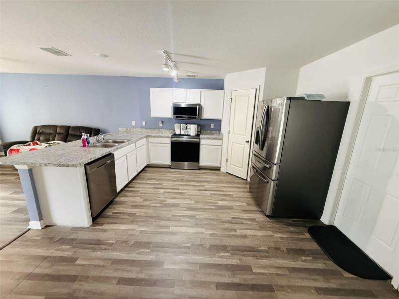 4 bedroom Single Family Residence at 12020 Pine Warbler Avenue, Royal Highlands, Weeki Wachee — photo 5