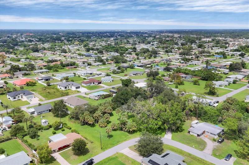 3 bedroom Single Family Residence at 336 Timbruce Lane, Port Charlotte Sec 001, Port Charlotte — photo 5