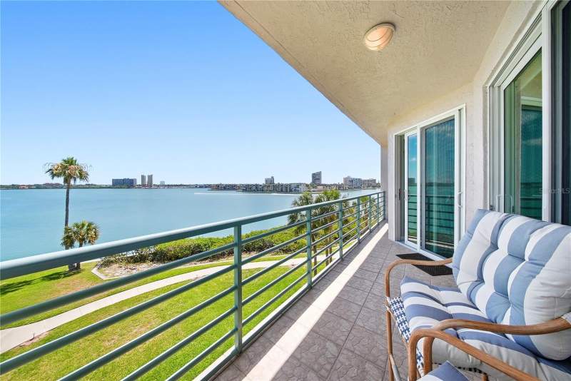 Coral Pointe