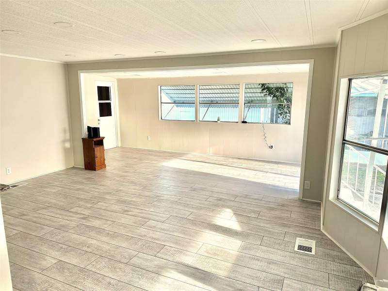 2 bedroom Manufactured Home at 9790 66th Street #37, Clearwater Cascade M/H Park Unrec, Pinellas Park — photo 3